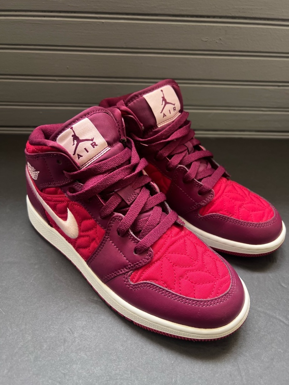 Nike Air Jordan 1 Retro Mid SE Quilted Red Pink GS Size 5Y